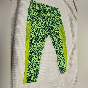 Fabletics On-The-Go PowerHold® High-Waisted Capri